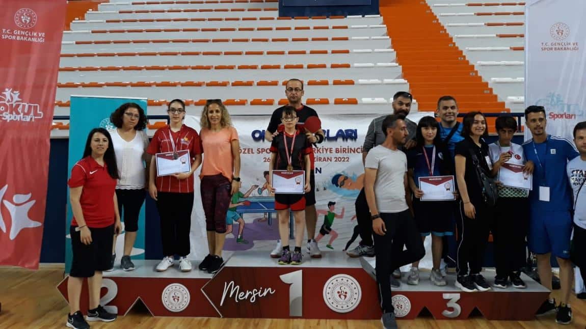 Mersin'de düzenlenen özel sporcular masa tenisi şampiyonası